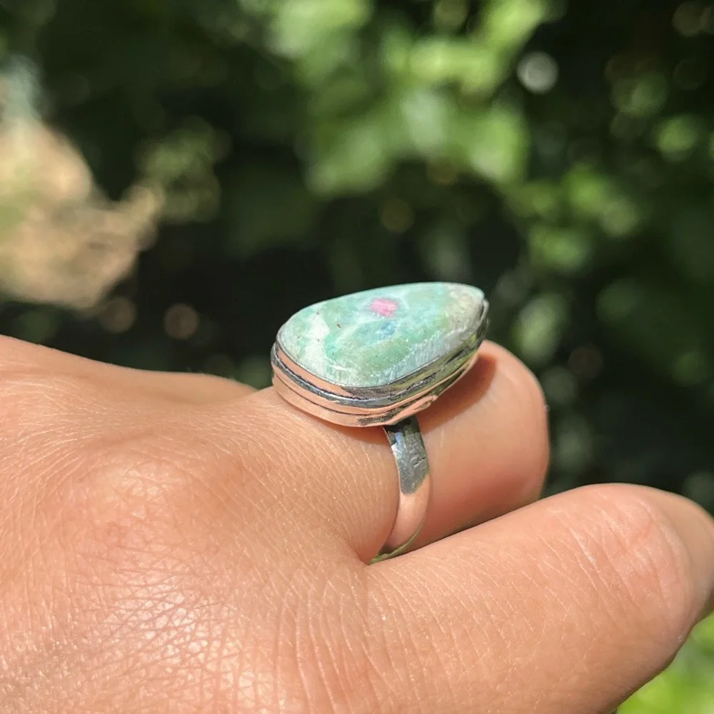 Size 7.5 925 Silver plated‎ fuchisite ring